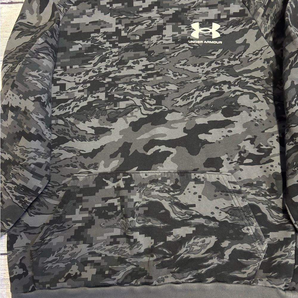Under Armour Camo Hoodie - Black and Gray youth extra large - Picture 3 of 4